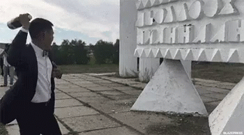 https://kiwicdn.akamaized.net/us-w-1/777c/FkmU7AQQqG72iymYcD42Yu.gif