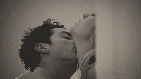 https://kiwicdn.akamaized.net/us-w-1/2f13/6pARxHkg9eXFnux6AGcBw7.gif