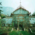abandoned_glass_house_1_.jpg