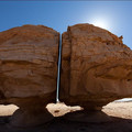 Al_Naslaa_rock_2.jpg